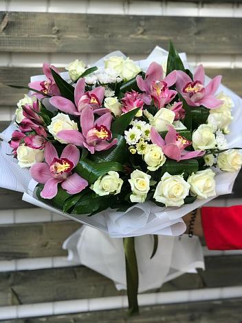 Букет цветов из: Розы и Хризантемы в Электрогорске