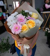 Букет цветов из:  Герберы, Розы и Хризантемы в Электрогорске