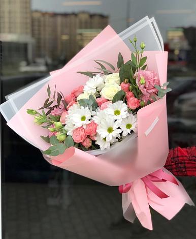 Букет цветов из: Розы, Лизиантусы и Хризантемы в Электрогорске